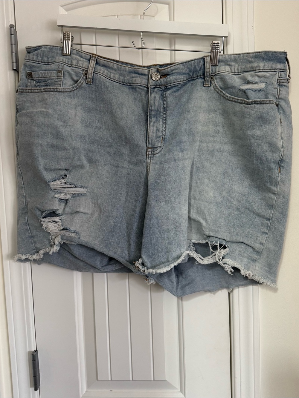 Torrid - Boyfriend Bermuda Vintage Stretch Light Blue Distressed Denim Shorts